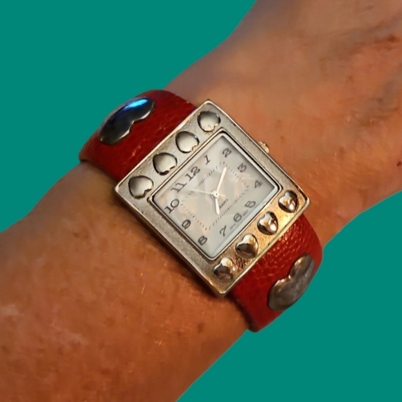 Vintage 1990s Heart Studded Red Leather Women's Bracelet Watch - Picture 1 of 6